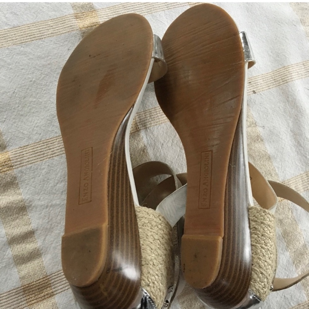 9 1/2 ENZO ANGIOLINI SILVER, WHITE, & JUTE SANDAL - Picture 7 of 11